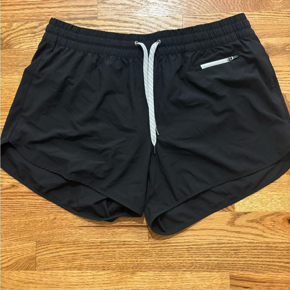 Vuori Black Clementine 2.0 Short 4" size  XL